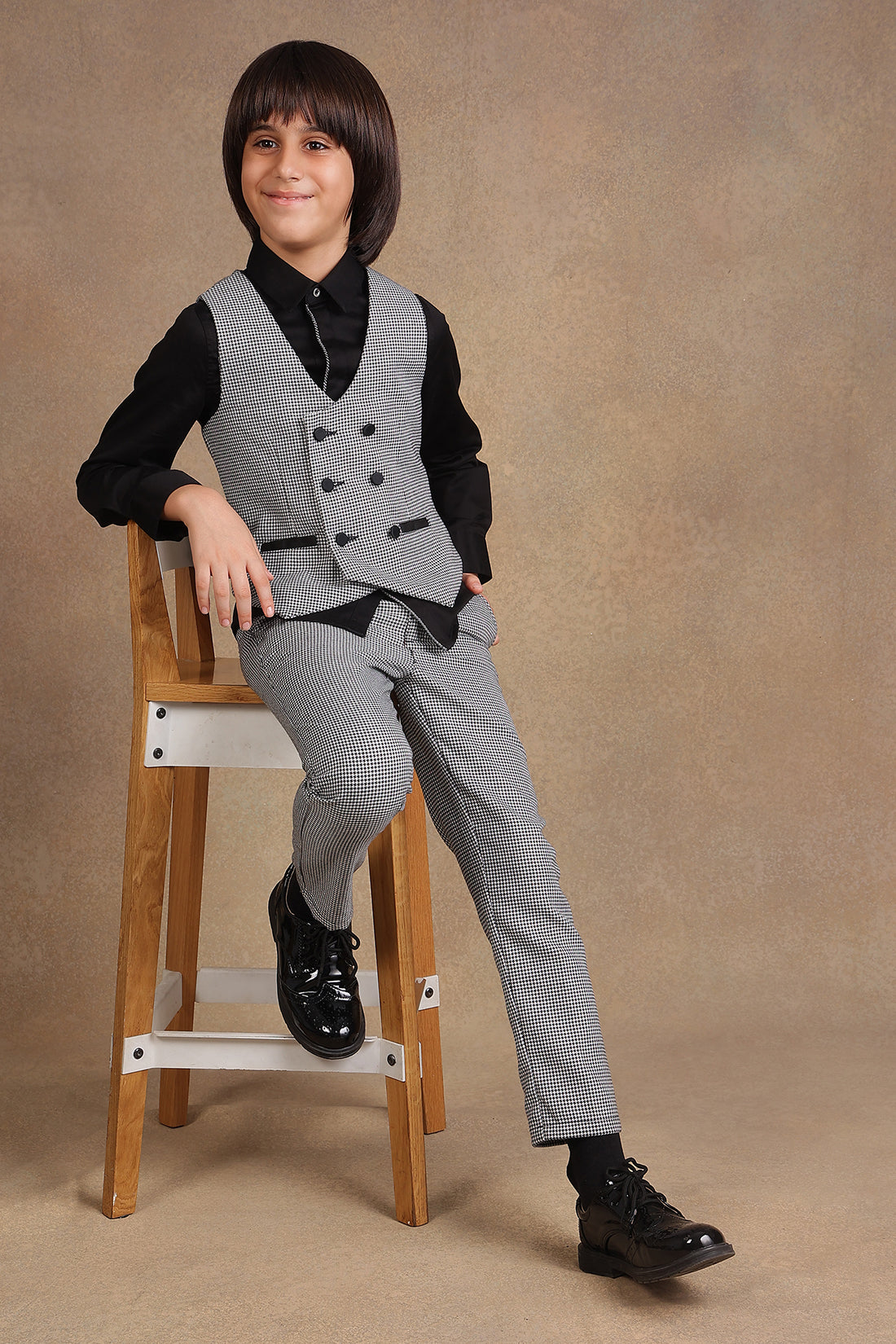 One Friday Kids Boys White & Black Checks Slim fit Trouser